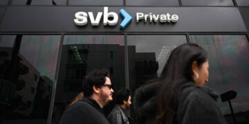 Banks face a tough choice over crypto