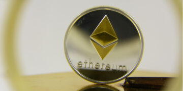 Analyst Who Predicted 2022 Crypto Collapse Goes On Altcoin Shorting Spree As Bitcoin, Ethereum Tumble By Benzinga