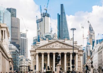 Build trust in banking with data lineage