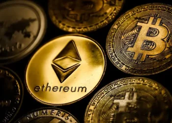 Bitcoin & Ethereum Struggles While Altcoins Soars