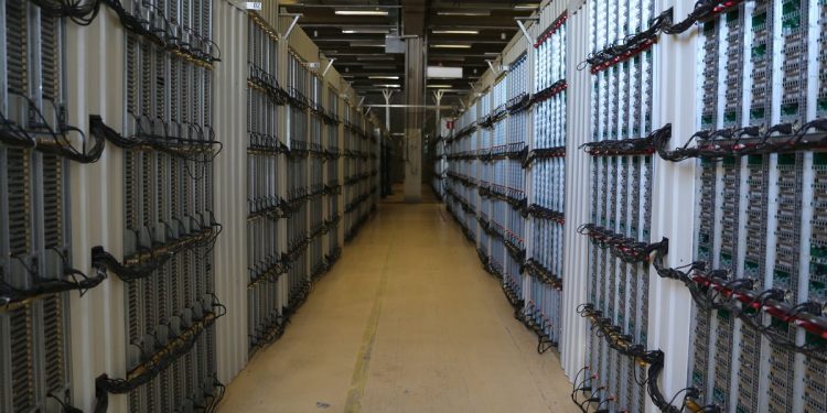 Crypto Miner Hive Blockchain Touts Privacy of AI Models Running on Its GPUs