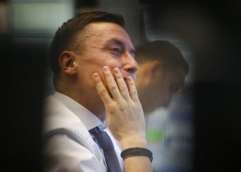 A Look At The Cryptos Into The Weekend By Benzinga