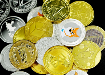 Analysts Tip Dogecoin, Shiba Inu and Wall Street Memes For Next Altcoin Season