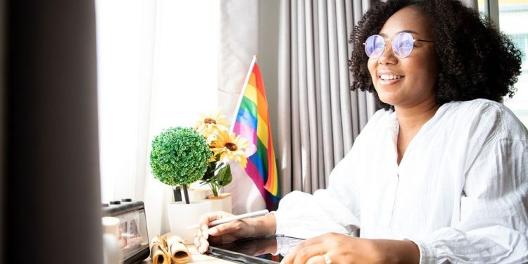 EXCLUSIF – LGBT+ au travail : un défi permanent