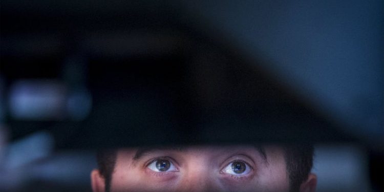 Analyst Warns Apex Crypto Yet To See Death Cross After Brief Rally By Benzinga