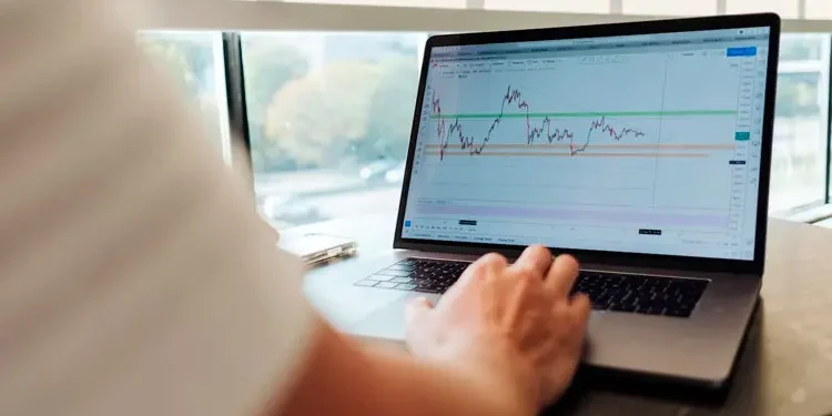 Analista avalia para onde vão preços de Ethereum e XRP