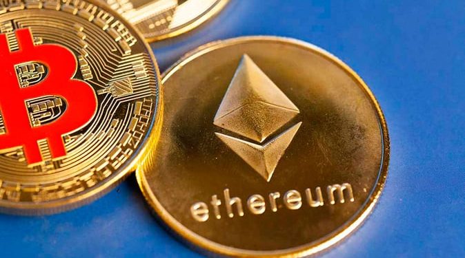 Wild Bitcoin and Ethereum Volatility Triggers Over $400M in Crypto Liquidations amid US ETF Frenzy