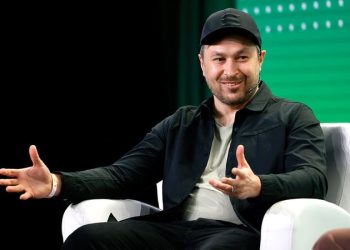 Solana Cancels Some Orders for Saga Phones Due to Inventory Management Issue