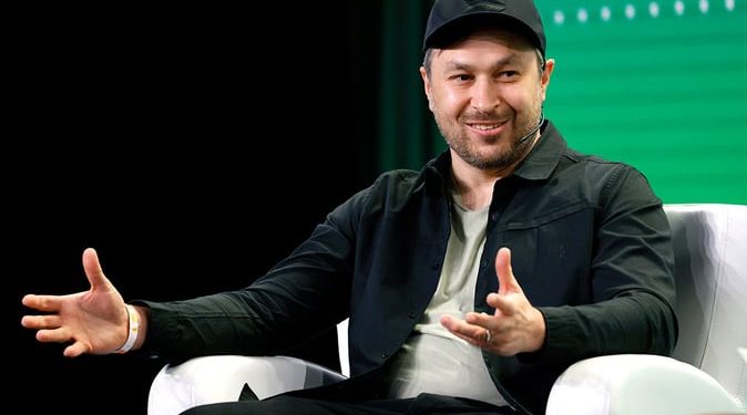 Solana Cancels Some Orders for Saga Phones Due to Inventory Management Issue