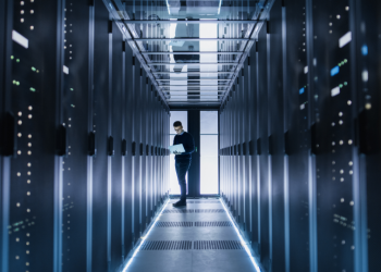 The advantages and disadvantages of hybrid cloud