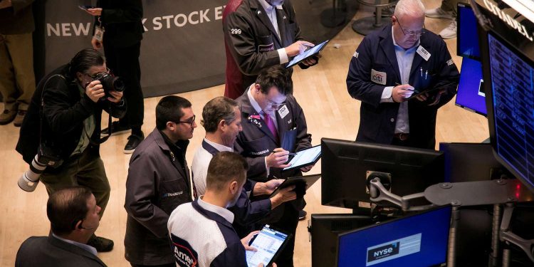 Indexes Rebound to Fresh Highs; Chip Stocks Surge and Crypto Tumbles