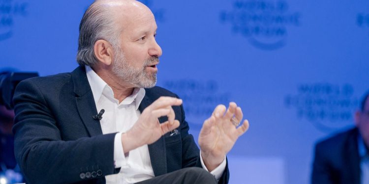 ‘Bitcoin (BTC), Just Bitcoin,’ Says Howard Lutnick, CEO of Cantor Fitzgerald