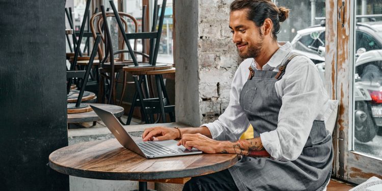 Six tips for companies using blockchain to implement cloud