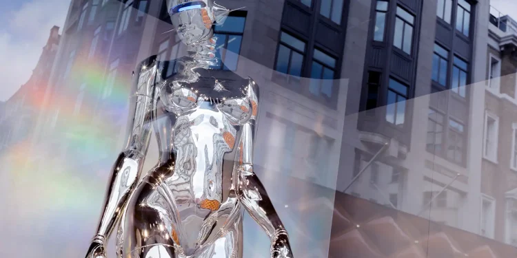 2024 Fashion Trends Include Blockchain and AI: Is Fast Fashion Out?