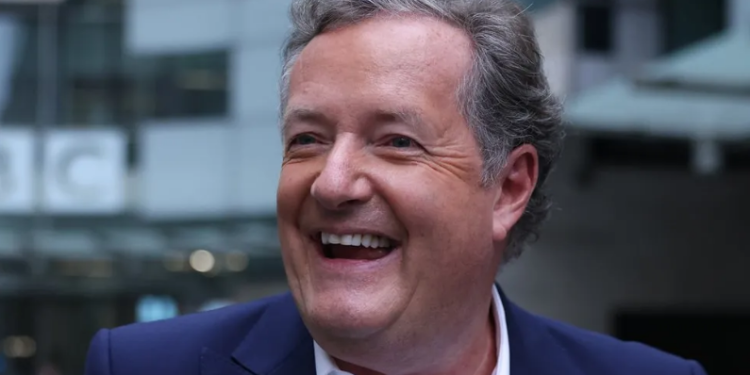 Journalist Slams Bitcoin, Labels The Whole System A ‘Sack Of Sand’
