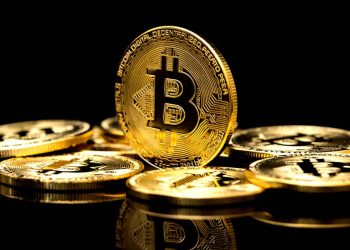 Bitcoin Rises as Crypto Bulls Look for Weekly Close Above Key Level