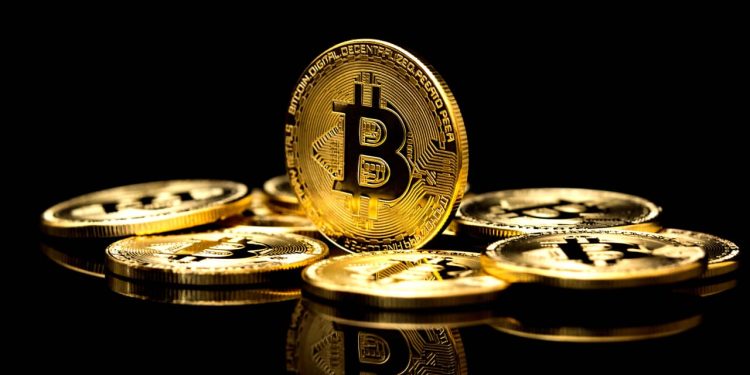 Bitcoin Rises as Crypto Bulls Look for Weekly Close Above Key Level