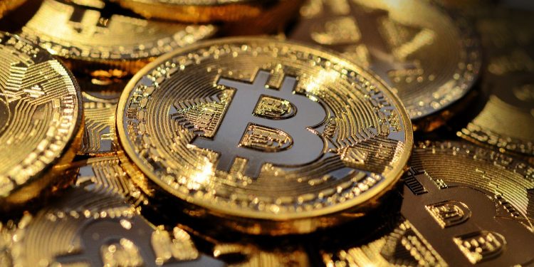 Bitcoin Leads S&P 500, Michael Saylor Asserts Amid Disagreement