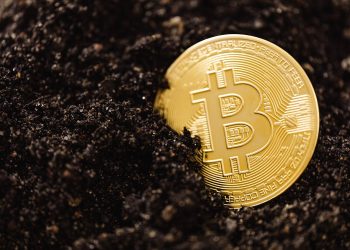Should You Ditch Mining For ETFs? Bitcoin Investment Strategies Shift With $1 Billion Surge