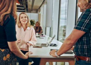 Product lifecycle management for data-driven organizations 