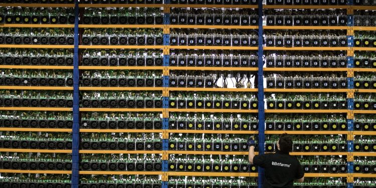 Transaction Fees To The Rescue! Bitcoin Miners Find Solace In Network Activity
