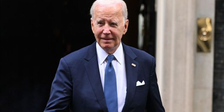 Hayden Adams Criticizes Biden’s Approach to Crypto Regulation