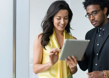 A new era in BI: Overcoming low adoption to make smart decisions accessible for all