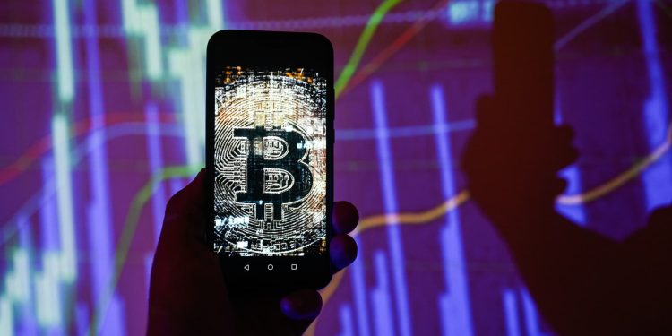 Small bitcoin stake makes sense regardless of cryptocurrency thesis, says Fidelity