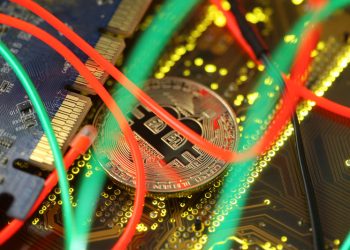 Here’s Who’s Selling Bitcoin (BTC) Right Now, Pushing Price Down By U.Today