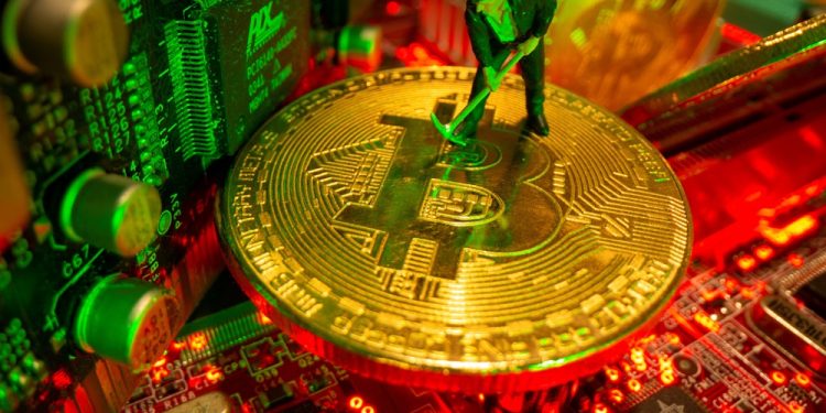 Bitcoin Hashrate Nears Record Levels Amidst Price Decline