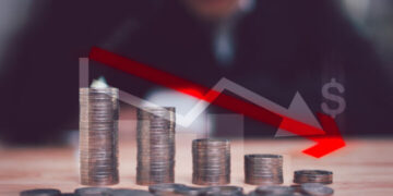 XRP Leads Crypto Decline as Strong Dollar Pressures Bitcoin and Altcoins