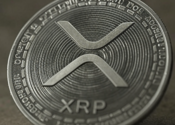 Top Analyst Predicts XRP Price Soaring 72,500% amid Altcoin Rout