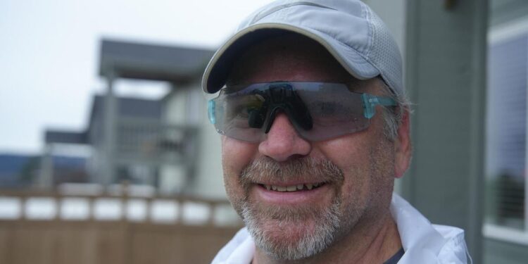 These smart glasses’ display keep my eyes off my watch – and on the path ahead