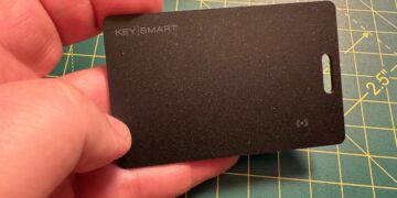 My favorite AirTag wallet alternative is lightweight, super thin, and surprisingly cheap