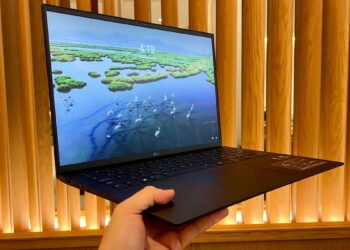 I tested 35+ ultraportable Windows PCs last year, but only one seems to defy physics