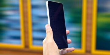 No, Samsung’s Privacy Display isn’t just a fancy screen protector for the S26 Ultra