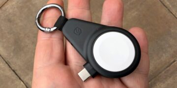 I stopped using my Apple’s Watch dock after trying this Scosche keychain charger