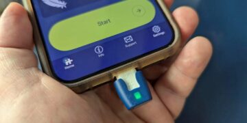 This USB-C accessory gave my iPhone and Android a surprisingly useful functionality