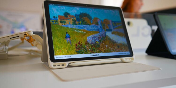 The E Ink tablet that successfully replaced my iPad and Kindle is still 30% off on Amazon right now