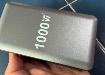 I cracked open a ‘1,000W’ portable charger after it failed me in minutes – the cause was clear (and gooey)