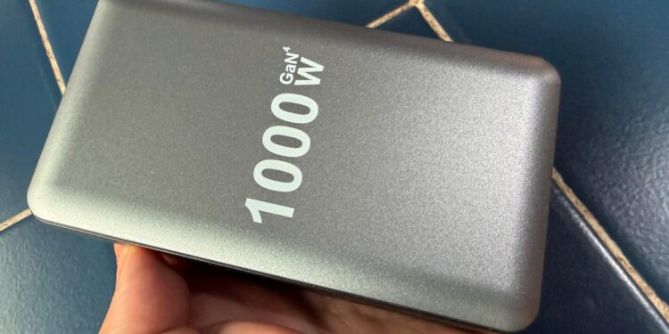 I cracked open a ‘1,000W’ portable charger after it failed me in minutes – the cause was clear (and gooey)