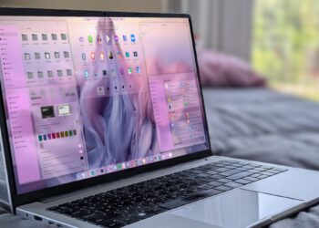 I tested COSMIC’s new Frosted Glass effect, and it’s way better than MacOS’ Liquid Glass